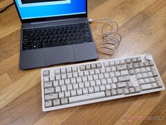 JamesDonkey RS2 est un clavier mécanique sans fil moderne au look rétro des années 90