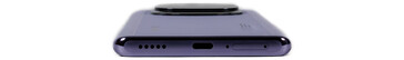 Bas : haut-parleur, USB, microphone, SIM