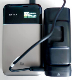 Chargé par une autre banque d'alimentation.