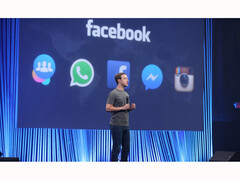 Une photographie du PDG de Meta, Mark Zuckerberg, sur scène lors de la conférence F8 de Facebook en 2015. (Source de l'image : Meta)