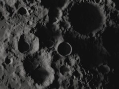Le cratère Shackleton au pôle sud de la Lune (Source de l&#039;image : NASA ; recadré)