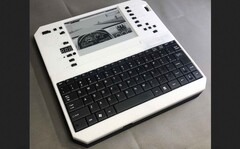 L&#039;Evertop PC est un clone d&#039;IBM XT doté d&#039;une autonomie de 500 heures et d&#039;un système de recharge solaire. (Source de l&#039;image : ericjenott via Github)
