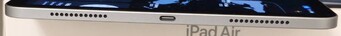 À droite : haut-parleur, port USB-C