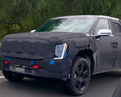 La prochaine camionnette électrique de Kia a été aperçue en train de faire des essais sur les routes américaines avant son lancement officiel. (Source de l'image : KindelAuto sur YouTube)