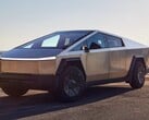 Un Cybertruck Tesla. Tesla offre un an de conduite à l'échelle réelle (Full Scale Driving - FSD) à ses propriétaires (Image source : Greg Pajo Car and Driver)