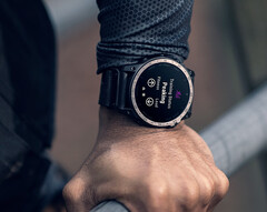 La dernière mise à jour stable de Garmin pour la série Fenix 7 apporte dix-neuf améliorations par rapport à la version 17.28 du logiciel système. (Source de l'image : Garmin)