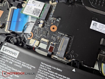 Un deuxième emplacement SSD vide