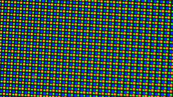 L'écran OLED utilise une matrice de sous-pixels RGGB composée d'une LED rouge, d'une LED bleue et de deux LED vertes.