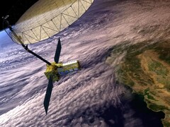 Image conceptuelle du satellite NISAR en orbite au-dessus de la Californie (Source de l'image : NASA et JPL-Caltech ; recadré)