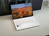 Test de l'ordinateur portable Asus ZenBook S14 2026 : un écran OLED plus lumineux, mais un iGPU Panther Lake lent
