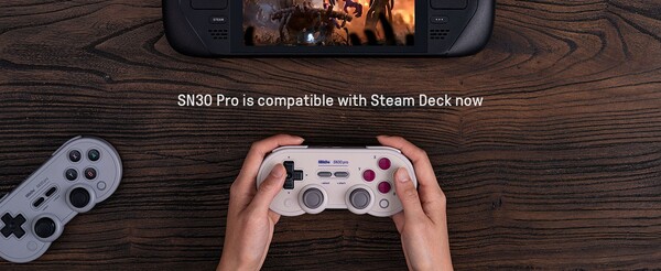 La manette Bluetooth 8BitDo SN30 Pro est désormais officiellement compatible avec la Steam Deck. (Source de l'image : 8BitDo) 