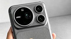 Une image vraisemblablement générée par IA de l’Honor Magic9 Pro Max, qui serait équipé d’un appareil photo Arri doté d’un capteur carré à l’avant.