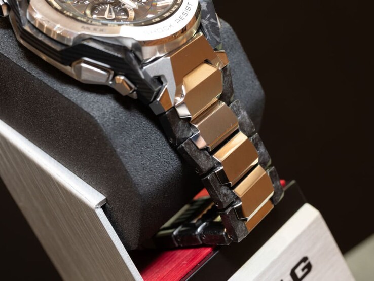 Photo du bracelet extérieur de la montre Casio G-Shock MTG-B4000D-1A. (Source : Impress Watch)