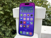 Selon Apple, le panneau OLED de 6,3 pouces de l'iPhone 17 atteint une luminosité de 3 000 nits en extérieur (Source de l'image : Notebookcheck)