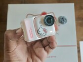 La caméra d'action Insta360 Go Ultra Hello Kitty, édition limitée, offre une autonomie de 200 minutes