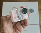 La caméra d'action Insta360 Go Ultra Hello Kitty, édition limitée, offre une autonomie de 200 minutes