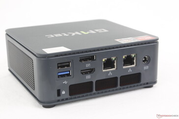 Arrière : 2x USB-A 2.0, DisplayPort (4K144), HDMI 2.0 (4K60), 2x RJ-45 (2,5 Gbps), adaptateur secteur, verrou Kensington