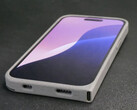 L'iPh0n3 Obsoless présente un design en nylon et un port USB Type-C monté sur le côté. (Source de l'image : Ken Pillonel)