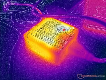 L'adaptateur CA atteint plus de 44 °C lorsque les charges sont élevées
