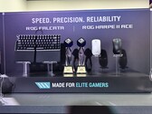 Le clavier Asus ROG Falcata et la souris Harpe 2 Ace ont été présentés au Computex 2025 (image source : Notebookcheck)