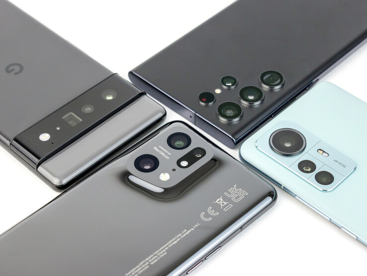 Dans notre test comparatif : Google Pixel 6 Pro, Oppo Find X5 Pro, Samsung Galaxy S22 Ultra, et Xiaomi 12 Pro. Unités de test fournies par Oppo, Samsung et Cyberport.