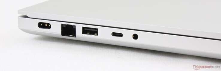Côté gauche : entrée secteur, Gigabit RJ-45, USB A 3.1 Gen 1, USB C 3.2 Gen. 2, prise jack.