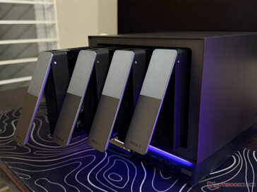 Les quatre baies pour disques SATA sont faciles d'accès