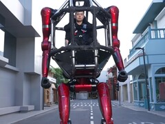 L'Unitree GD01 est un robot mecha habité d'environ 3 mètres de haut.