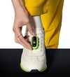 Un accessoire de course à pied pour le Xiaomi Smart Band 8 vous permet de l'attacher à votre vélo d'entraînement. (Source de l'image : Xiaomi)