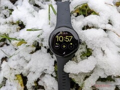 La Pixel Watch a beaucoup évolué depuis notre test de l'année dernière. (Source de l'image : NotebookCheck)