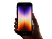 L'iPhone SE de troisième génération offre une autonomie nettement supérieure à celle de son prédécesseur. (Image source : Apple)