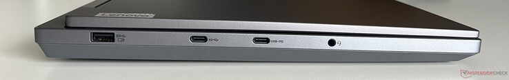 À gauche : USB-A 3.2 Gen 1 (5 GBit/s, Always On), USB-C 3.2 Gen 2 (10 Gbit/s, DisplayPort 1.4), USB-C 3.2 Gen 2 (10 Gbit/s, DisplayPort 1.4, 140W Power Delivery), audio 3,5 mm