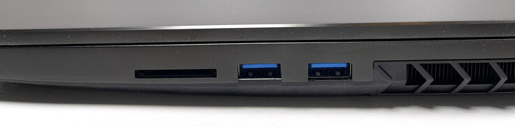 Droit : Lecteur de carte SD, 2x USB-A 3.2 Gen. 1