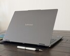 Le Yoga 7 16ILL10 est un peu plus chaud que le Yoga 7 16IML9 de l'année dernière, mais les avantages l'emportent largement sur ce petit inconvénient (Image source : Notebookcheck)