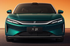 Une autonomie de 626 miles, une puissance de 764 hp et une recharge en 9 minutes : BYD lance les préventes de sa nouvelle berline électrique de luxe Da Han EV en Chine, à partir d'un prix équivalent à environ 36 900 dollars