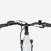 Le vélo électrique Rockrider E-ACTV 100 de Decathlon est équipé d'un support de téléphone SP Connect. (Source de l'image : Decathlon)