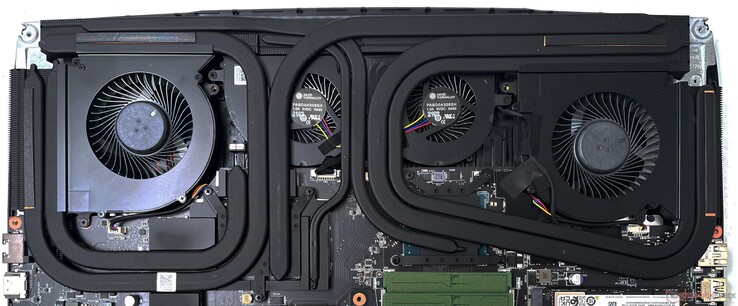 Le Cooler Boost Titan de MSI utilise un système de refroidissement à quatre ventilateurs et sept caloducs