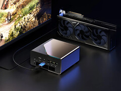 Le prix de l'EVO-T1 est actuellement de 999,99 $. Photo : une configuration OCuLink avec le mini PC. (Source de l'image : GMK - édité)