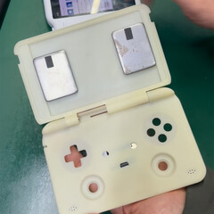 La coque d'un ordinateur de poche à clapet de MagicX ressemble beaucoup au Retroid Pocket Flip 2. (Source de l'image : MagicX)