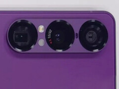 Le Xperia 1 VII a déjà été photographié sur le point d'être commercialisé. (Source de l'image : via Sumaho Digest - édité)
