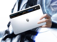 La tablette de jeu RedMagic Gaming Tablet 5 Pro met en avant son système de refroidissement par liquide doté de LED RGB.