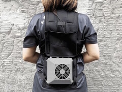 Shiftall a annoncé la création de la veste réfrigérante ChillerX, qui permet de réduire la température corporelle lors des journées chaudes grâce à un système de refroidissement thermoélectrique. (Source de l'image : Shiftall)