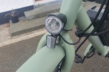 Feu avant sur le vélo électrique Touroll B2