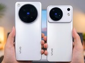 Les images qui circulent actuellement mettent en évidence les différences de conception entre les modèles Vivo X500 Pro (à gauche) et le Vivo X500.