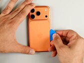 L'iPhone Ultra d'Apple serait équipé de deux batteries.