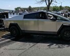 Le Tesla Cybertruck souffre de problèmes d'autonomie importants lorsqu'il s'agit de remorquer des objets lourds. (Source : Flying Wheels via YouTube)
