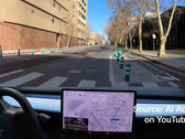 La Tesla 2021 Model 3 de John Bernal a heurté une borne alors que la fonction Beta d'auto-conduite intégrale était engagée. (Image Source : AI Addict sur YouTube)