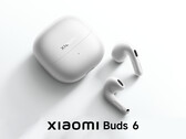 Xiaomi affirme que les Buds 6 peuvent durer jusqu'à 35 heures entre deux charges si l'on tient compte de l'étui de charge.