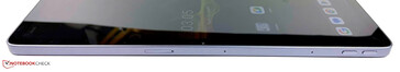 Haut : emplacement pour carte microSD, microphones, bouton de volume