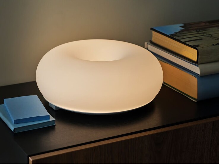 La lampe de table/murale IKEA Varmblixt LED, dimmable smart/white glass color et white spectrum